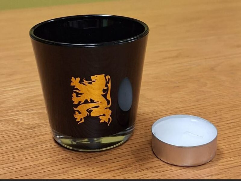 Vlaams theelichtje plus kaars